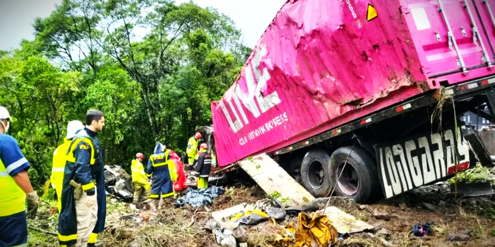 Colisão aconteceu na BR-376, no município de Guaratuba