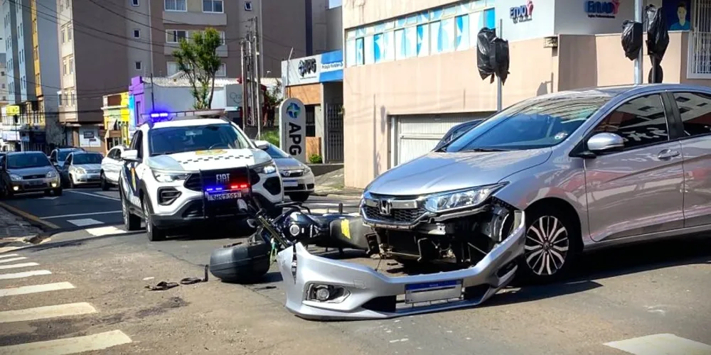 Colisão aconteceu entre um carro e uma moto
