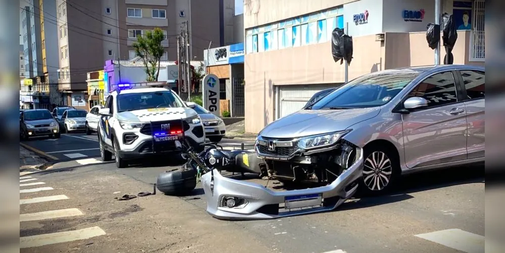 Colisão aconteceu entre um carro e uma moto