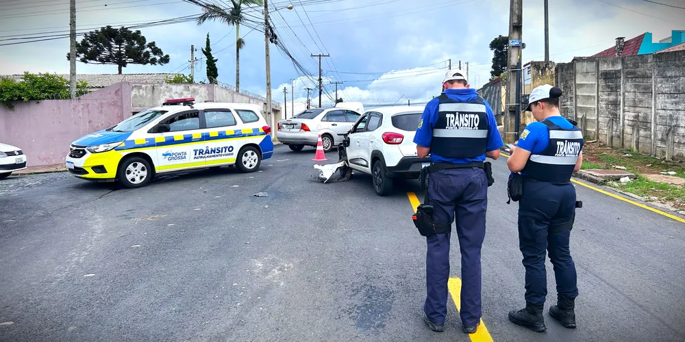 Acidente aconteceu na rua Generoso Martins de Araújo, na tarde desta quinta-feira (7)