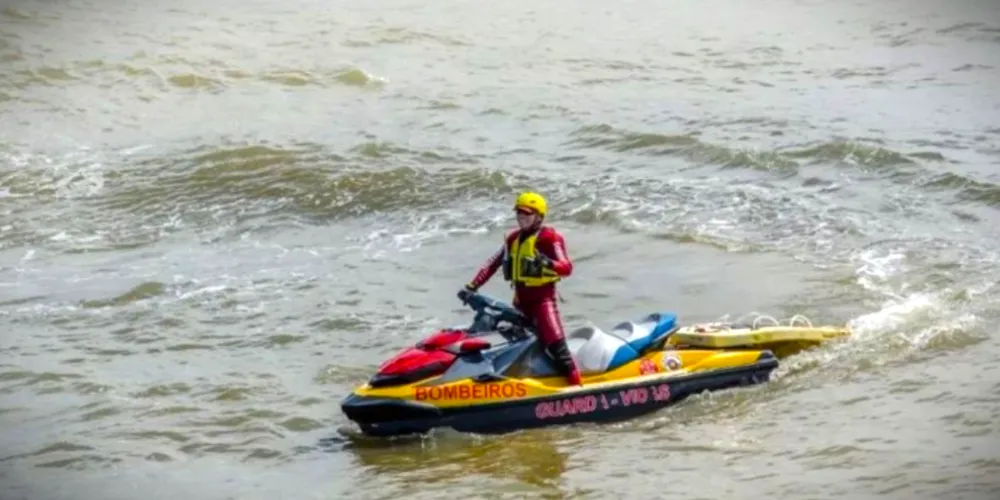 Equipes do Corpo de Bombeiros foram acionadas para a ocorrência