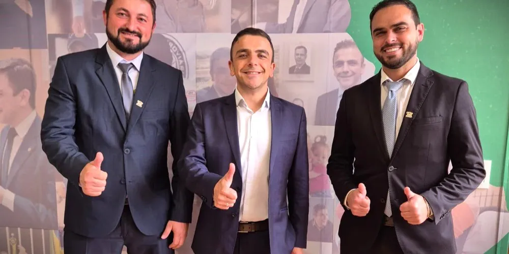 Ao centro Aliel Machado e à direita o prefeito de Campina do Simão, André de Paula