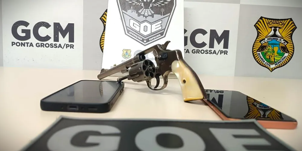 Arma foi apreendida e encaminhada à delegacia de Ponta Grossa