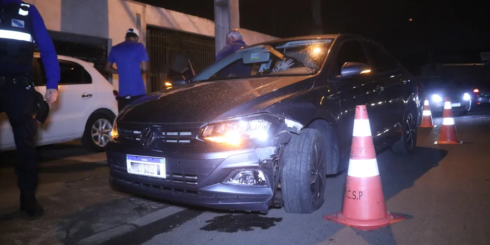 Motorista e passageiros do carro não se feriram