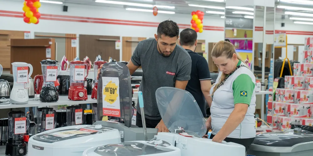 Optar por lojas conhecidas e confiáveis é uma boa forma para evitar cair em golpes