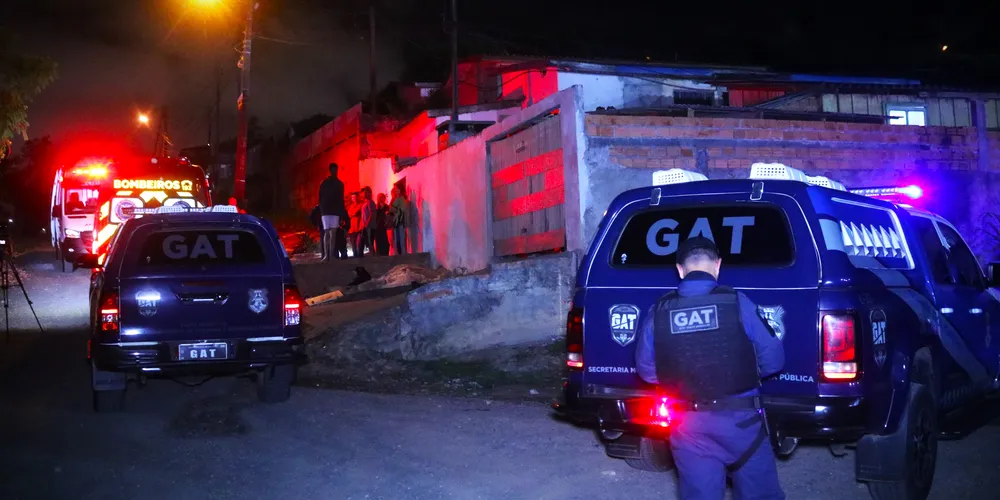 Várias equipes de segurança e de socorro foram mobilizadas para a situação