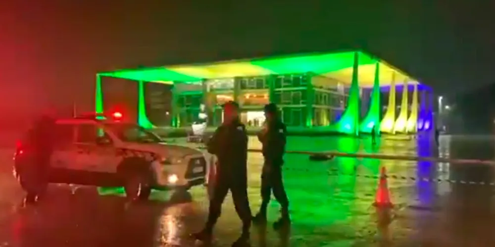 Imagem ilustrativa da imagem Drone cai na Câmara dos Deputados e gera alerta em meio a explosões