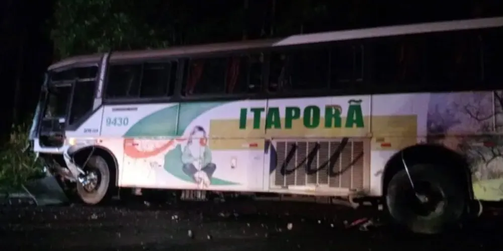 Ônibus envolvido no acidente