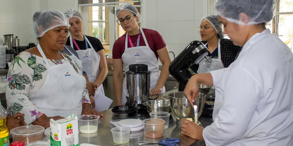 A atividade possibilitou a essas mulheres aprenderem a fazer cupcakes