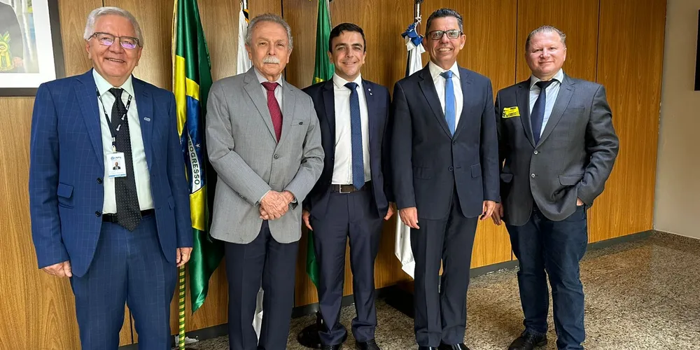 Da esquerda para a direita: Olival Freire Junior, Ricardo Galvão, Miguel Sanches Neto, Aliel Machado e Rodrigo Zardo