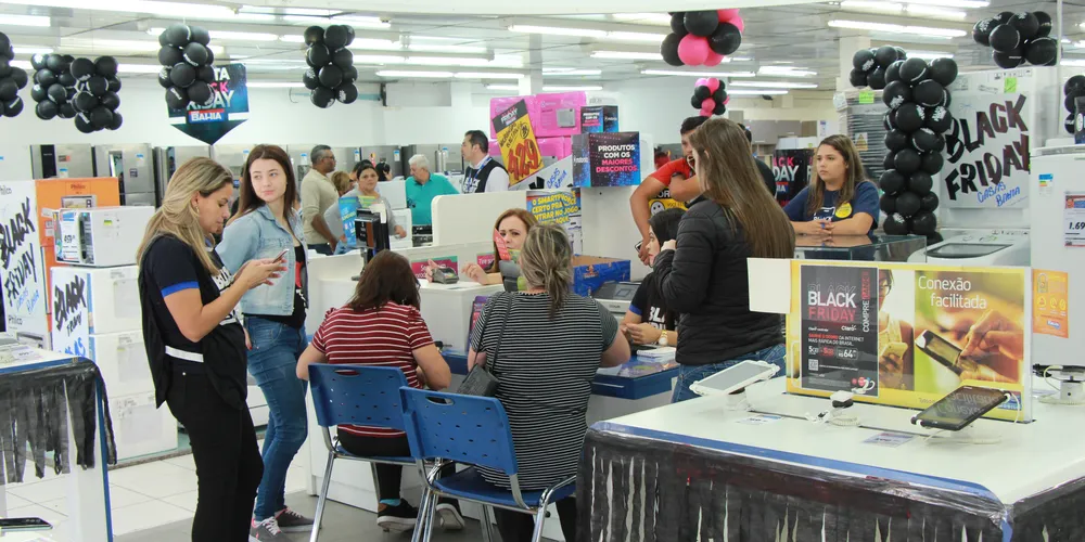 Diversas lojas da cidade já estão com descontos promocionais