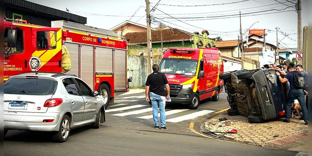 Equipes do Corpo de Bombeiros foram acionadas para a ocorrência