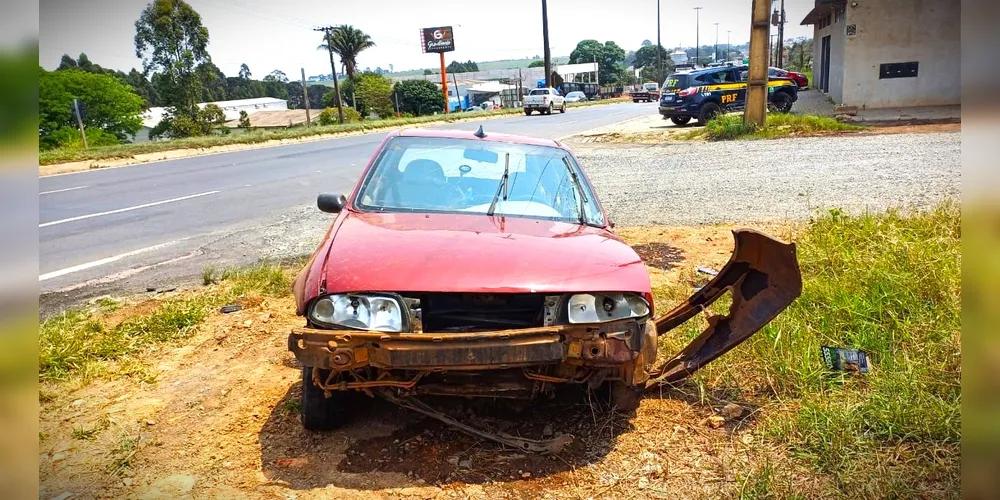 Duas pessoas estavam no carro que se envolveu no acidente