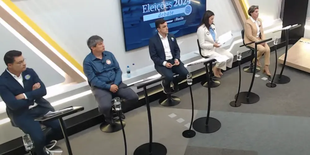 Candidatos ficaram livres para questionar os outros sobre temas de seu interesse