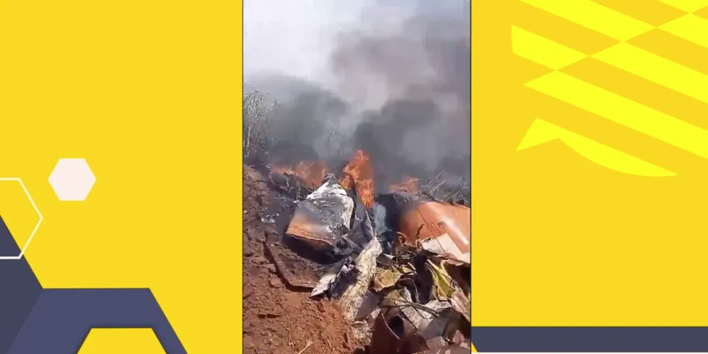 Um dos aviões caiu em uma área desabitada, ao lado de uma estrada