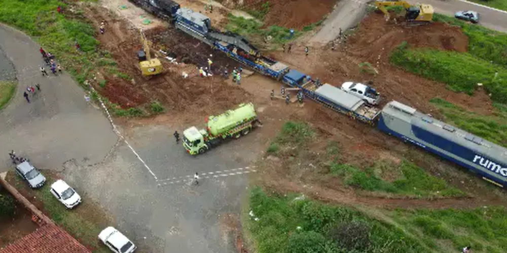 Equipes trabalharam na limpeza e restauração do local