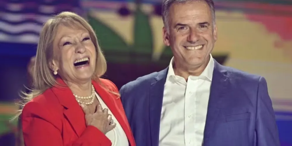 Esquerdista Yamandú Orsi é eleito presidente do Uruguai