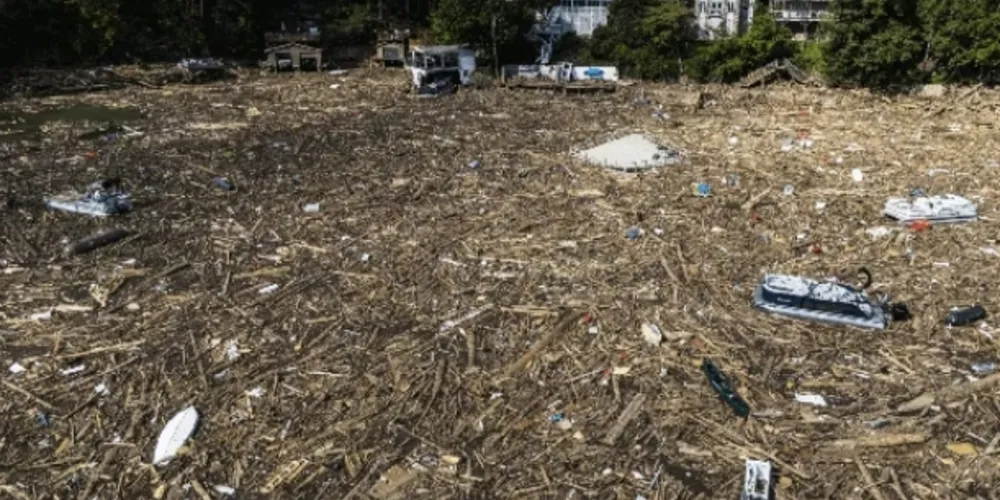 Destruição causada pelo furacão Helene