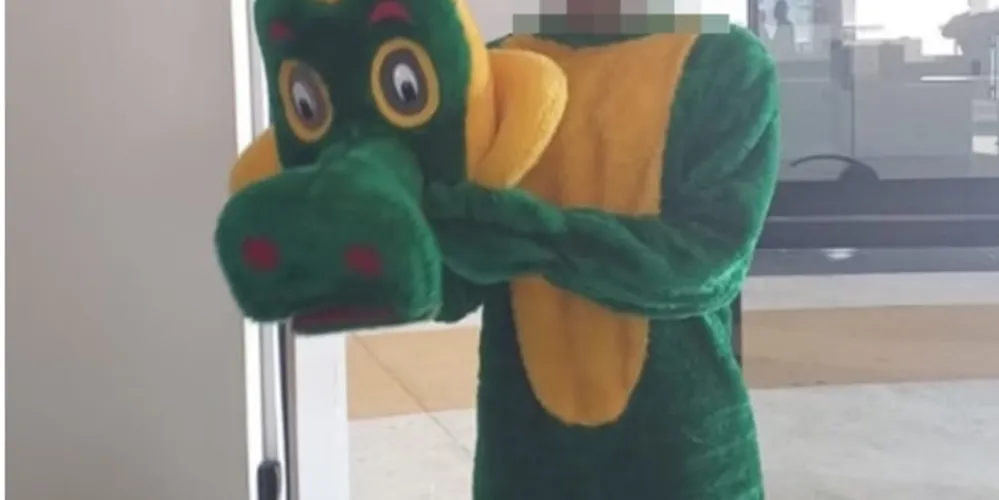 Os dois detidos vão responder por propaganda irregular