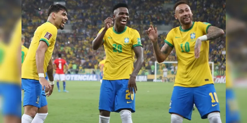 Lucas Paquetá, Vinícius Júnior e Neymar comemoram gol em vitória da Seleção Brasileira contra o Chile, em jogo pelas Eliminatórias Sul-Americanas para a Copa do Mundo de 2022, no Catar