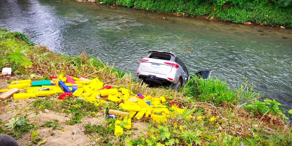 Toyota SW4 estava com aproximadamente 800 kg de maconha