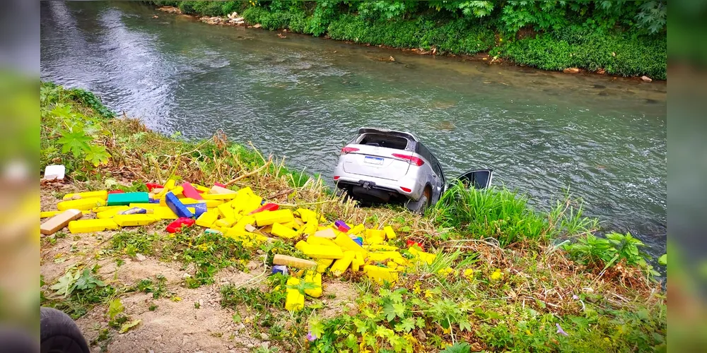 Toyota SW4 estava com aproximadamente 800 kg de maconha