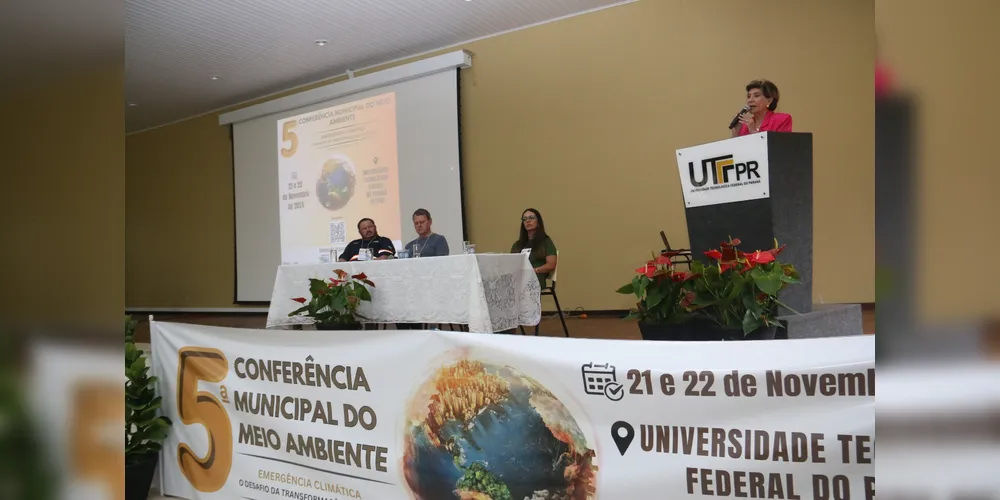 Durante a abertura oficial, a prefeita Elizabeth Schmidt destacou a emergência climática como uma pauta indispensável