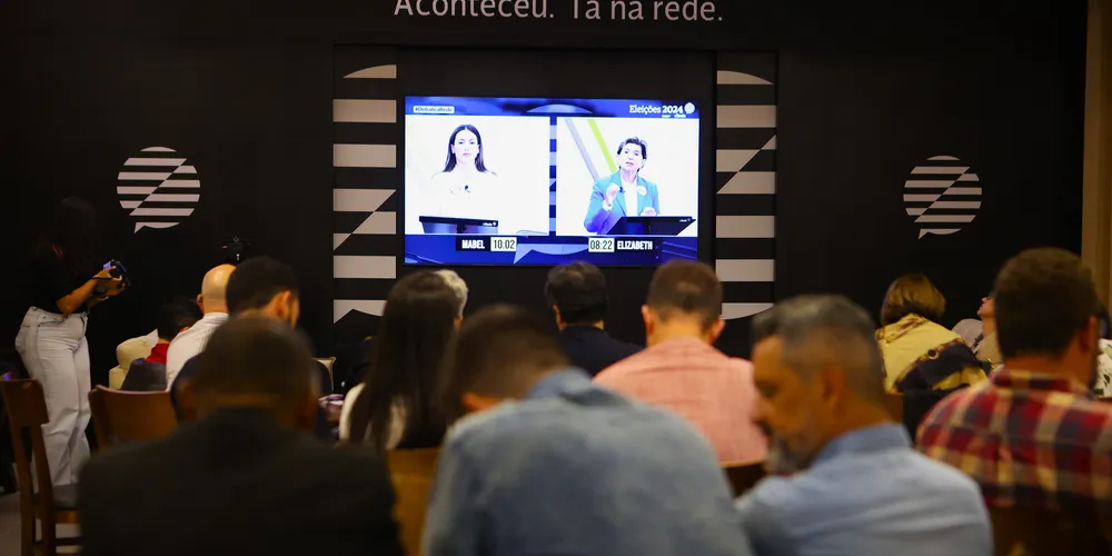 Lideranças municipais e políticas acompanharam o debate na sede do Grupo aRede