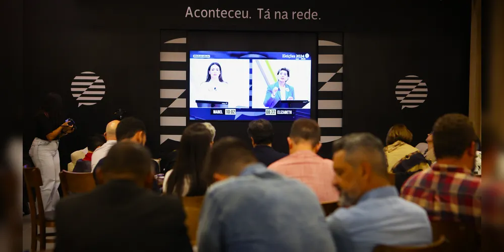 Lideranças municipais e políticas acompanharam o debate na sede do Grupo aRede