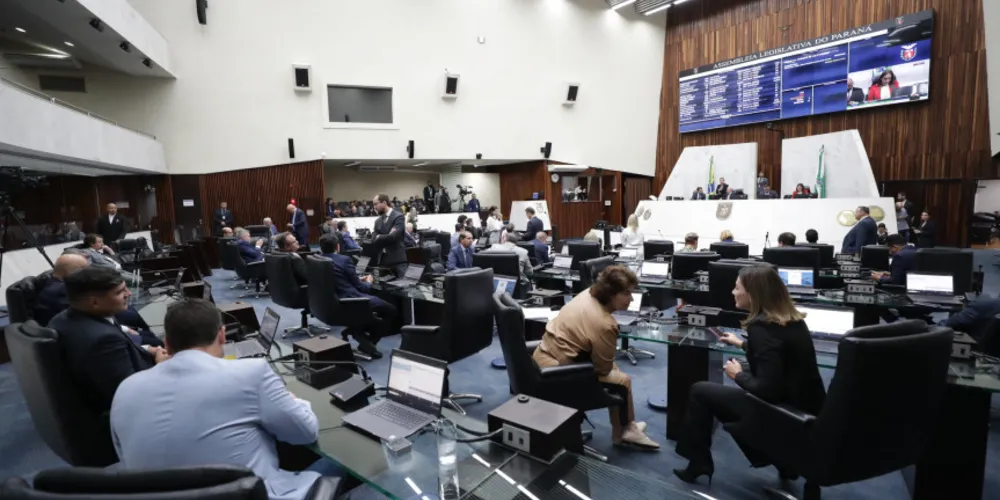 Nesta quarta-feira (13), foram realizadas três sessões plenárias