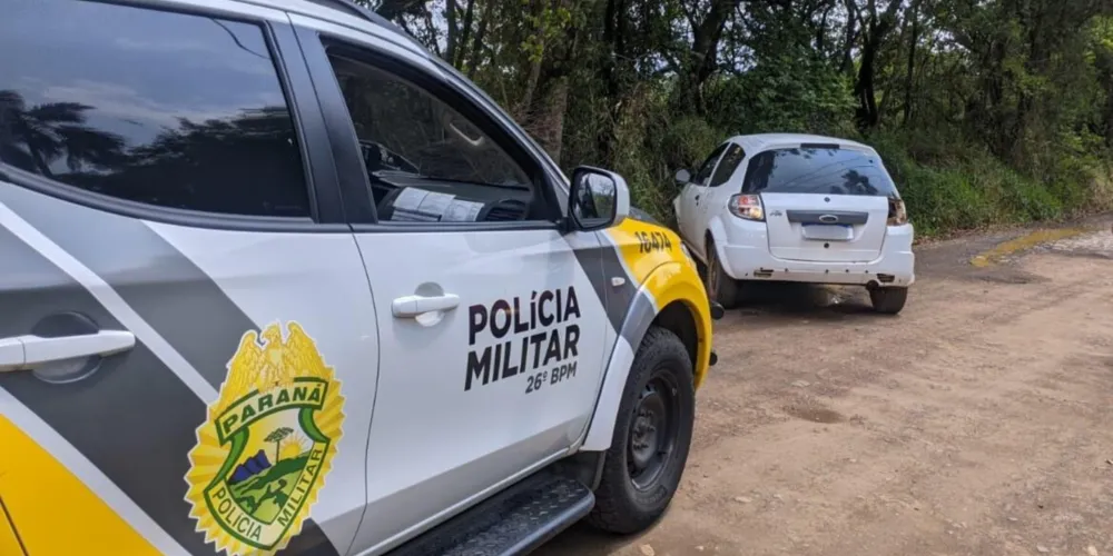 O veículo foi apreendido e removido ao pátio