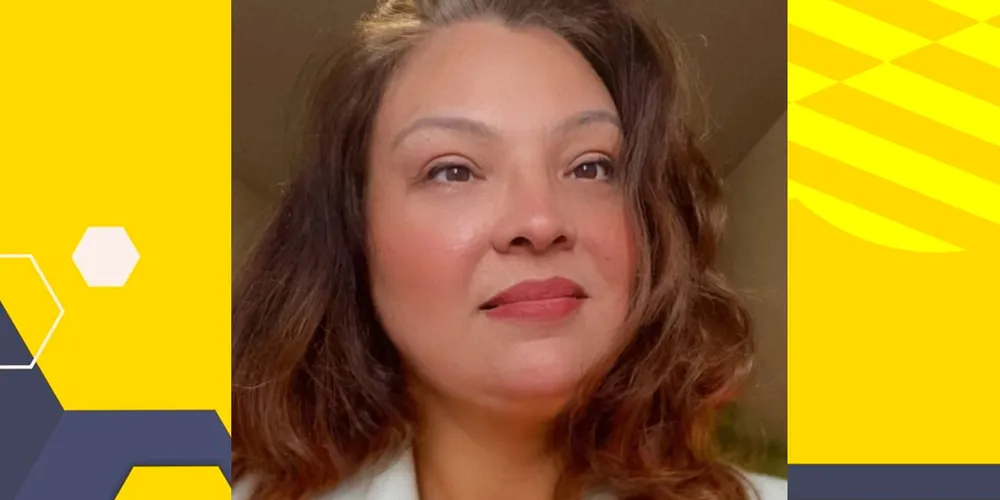 Profissional é formada pela Pontifícia Universidade Católica (PUCPR)