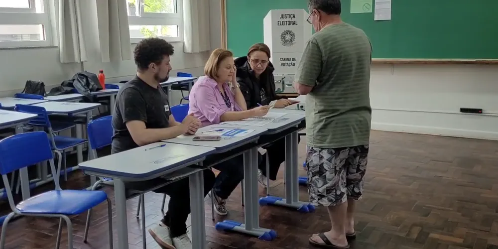 Votação segue até às 17h deste domingo (06)