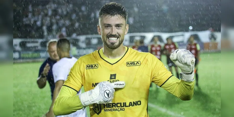 Elias Martello Curzel tem 29 anos