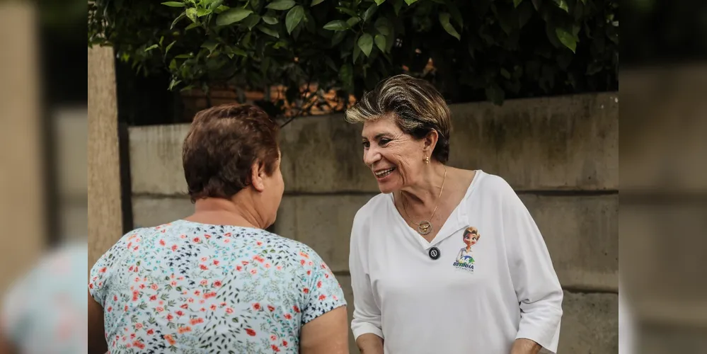 Elizabeth Schmidt (União) durante ações de campanha