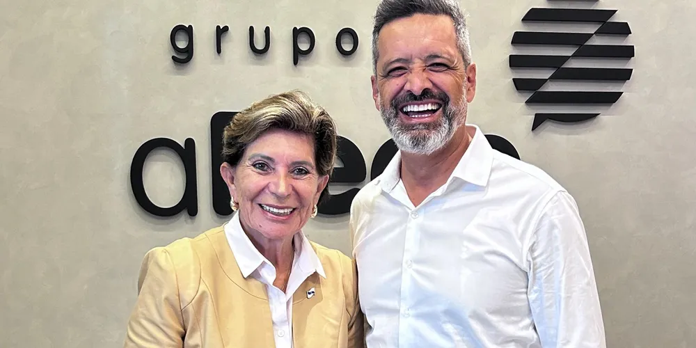 Elizabeth Schmidt (União) esteve ao lado do vice-prefeito Pastor Moisés Faria (MDB), na entrevista concedida ao Portal aRede