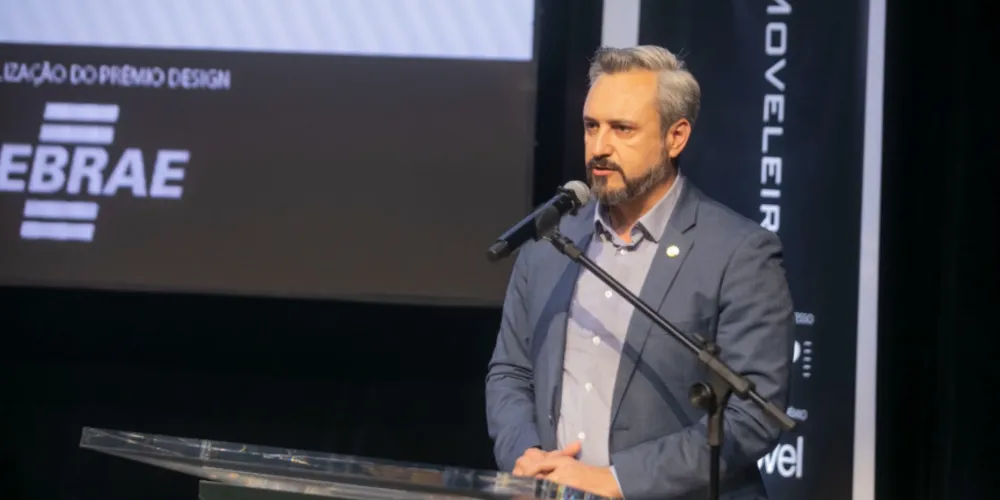 Ao representar o Poder Legislativo, o parlamentar enfatizou a importância da indústria e do setor moveleiro para a cadeia produtiva nacional