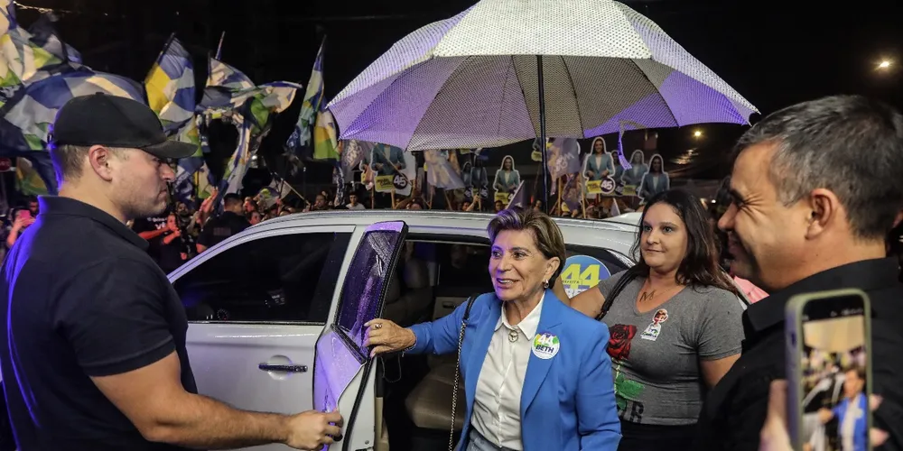 Elizabeth foi recepcionada pelos seus eleitores