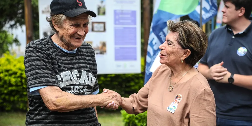 Atual prefeita também conversou com apoiadores