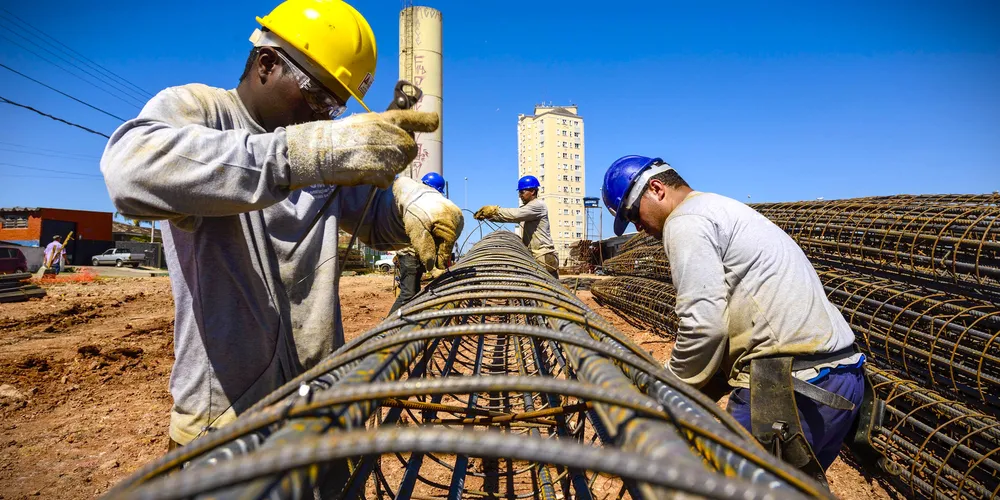Dados do emprego foram divulgados pelo IBGE, nesta sexta-feira (22)