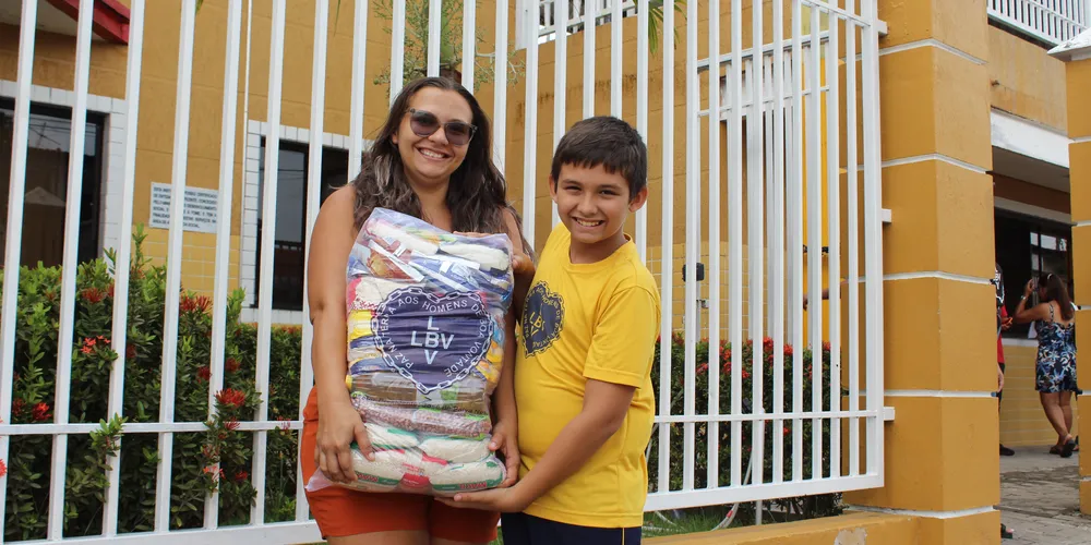 O custo de cada cesta é de R$ 160,00, incluindo embalagem e logística.