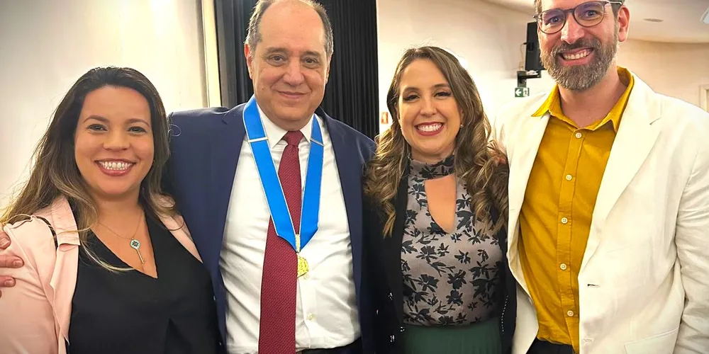 Ao centro Eugênio e à direita o professor da UEPG