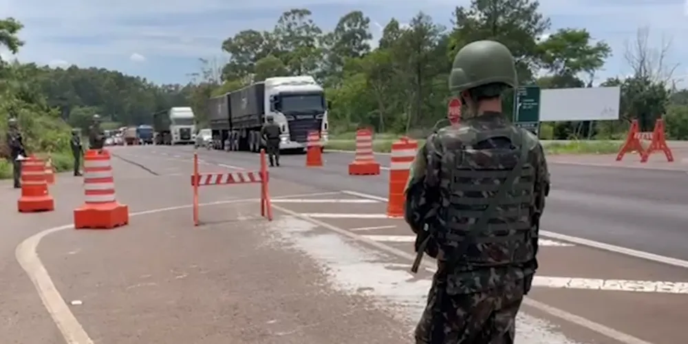 Equipes do Exército realizam operações para localizar o armamento