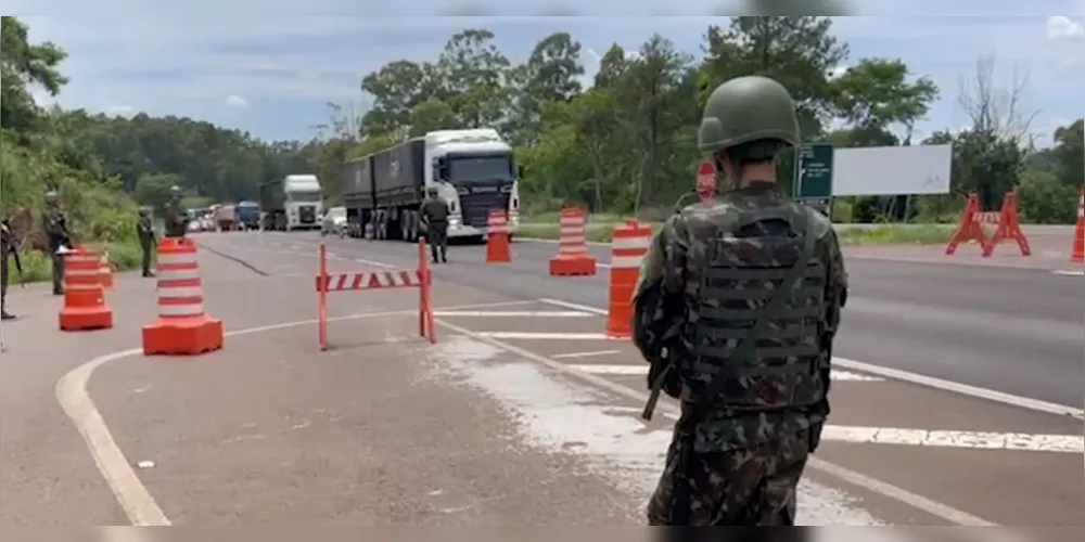 Equipes do Exército realizam operações para localizar o armamento