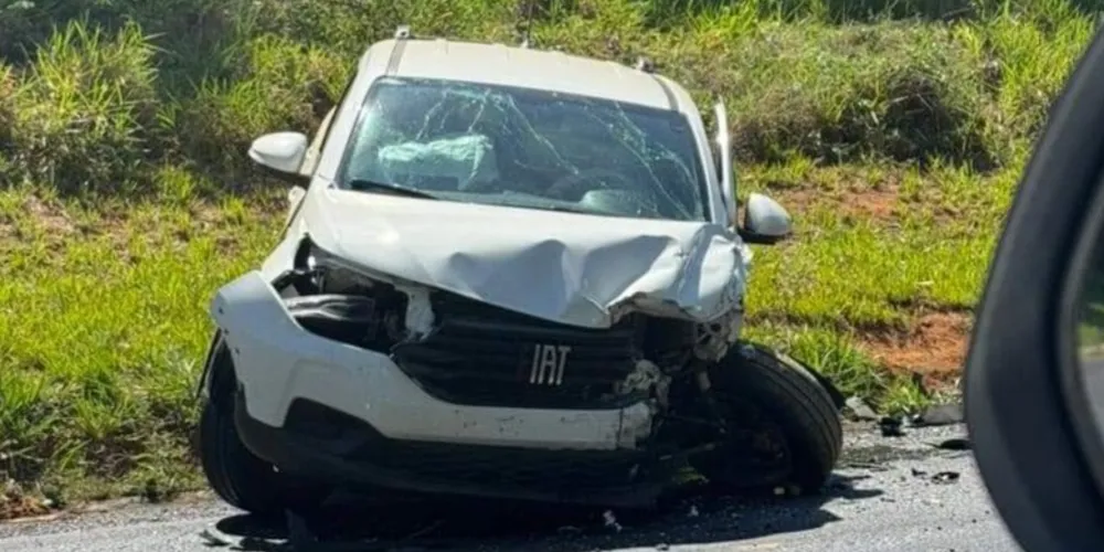 Veículos seguiam em sentidos opostos e bateram de frente
