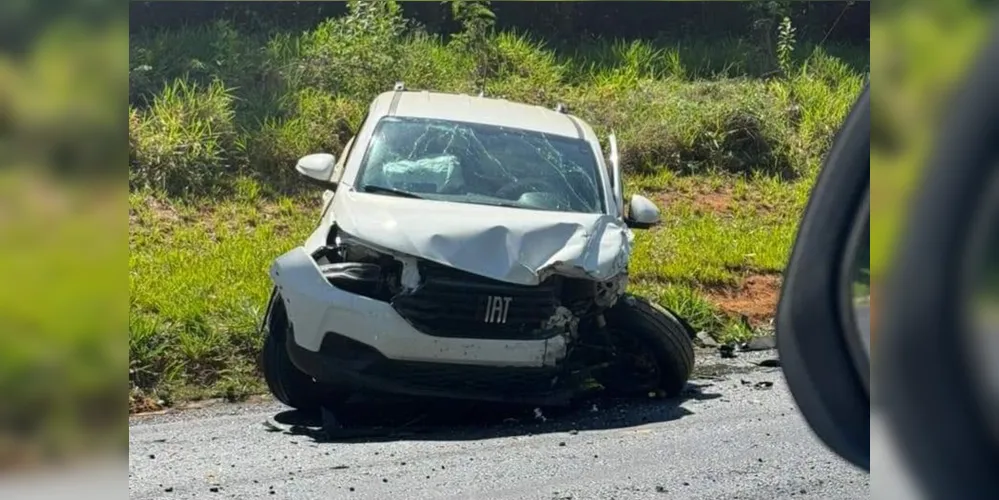 Veículos seguiam em sentidos opostos e bateram de frente