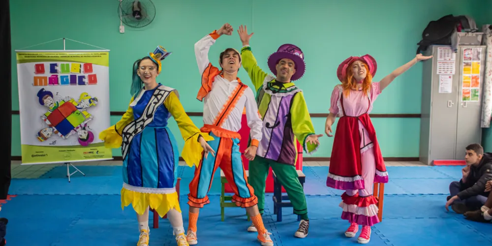 O projeto realiza um total de oito apresentações em instituições específicas