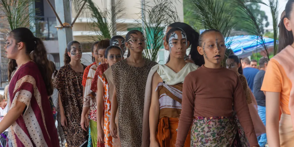 O evento, organizado pela Secretaria Municipal de Educação e Cultura de Carambeí, reuniu apresentações culturais, artísticas e momentos de reflexão, contando com a presença de autoridades, artistas e comunidade