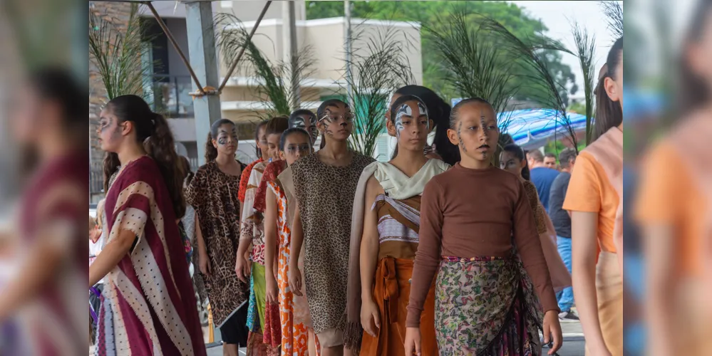 O evento, organizado pela Secretaria Municipal de Educação e Cultura de Carambeí, reuniu apresentações culturais, artísticas e momentos de reflexão, contando com a presença de autoridades, artistas e comunidade