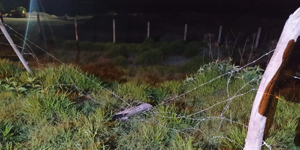 Cerca do CRAR foi danificada pelos suspeitos